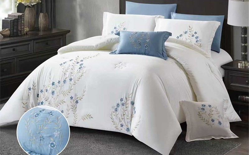 طقم مفرش لحاف قطن مطرز روزالي 8 قطع - نفرين أبيض و أزرق