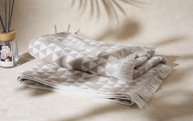 Al Saad Home Cotton Towel With Geometric Design ( 70 x 140 ) - Off White & Brown