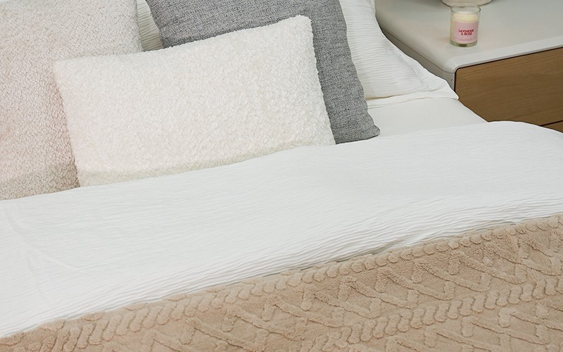 Kova Cotton Comforter Set & Ultra Soft Flannel Blanket Bedding Set With 3 Cushion 10 PCS - King  