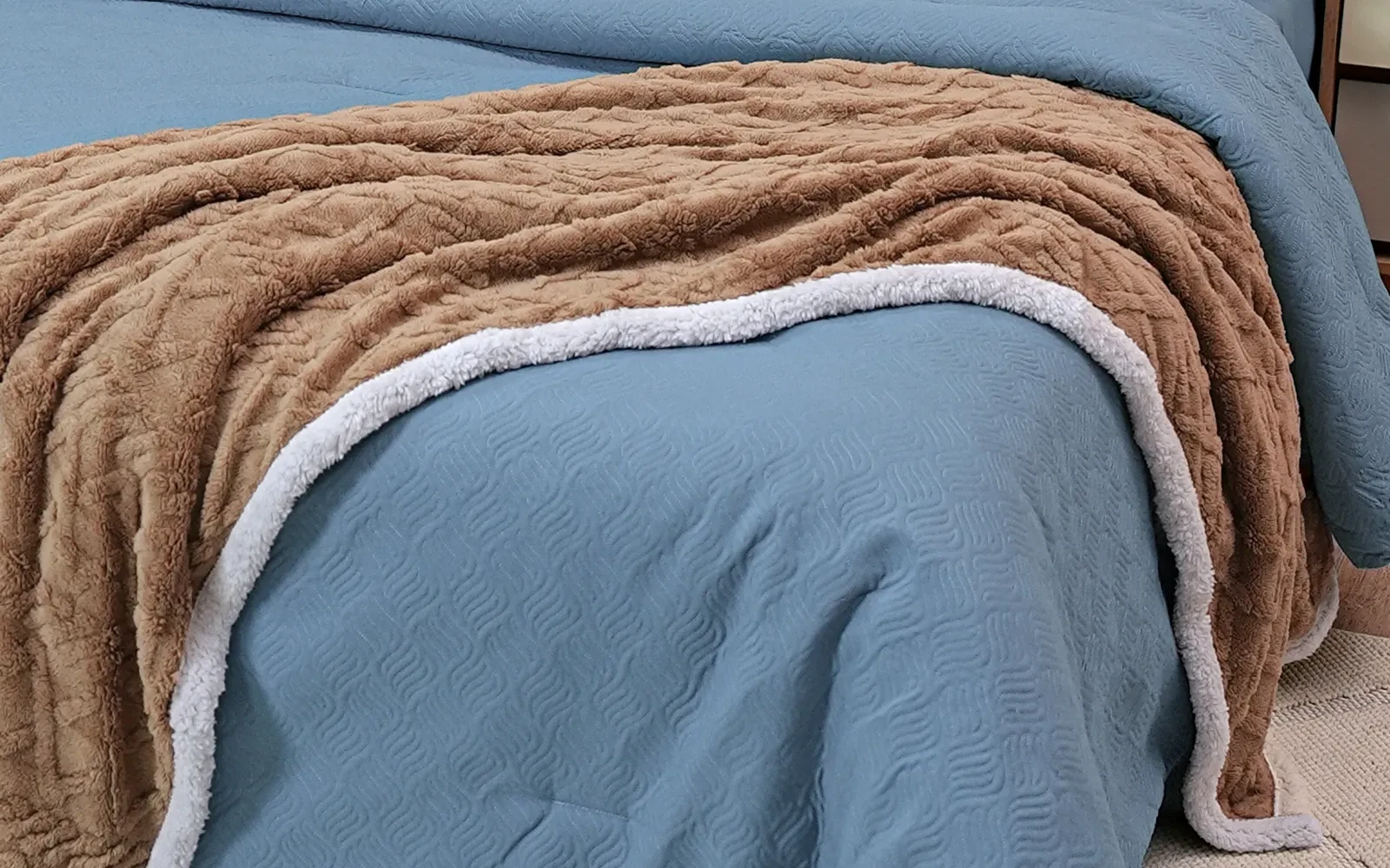 Bushra Comforter & Blanket Bedding Set With Cushion 8 PCS - King