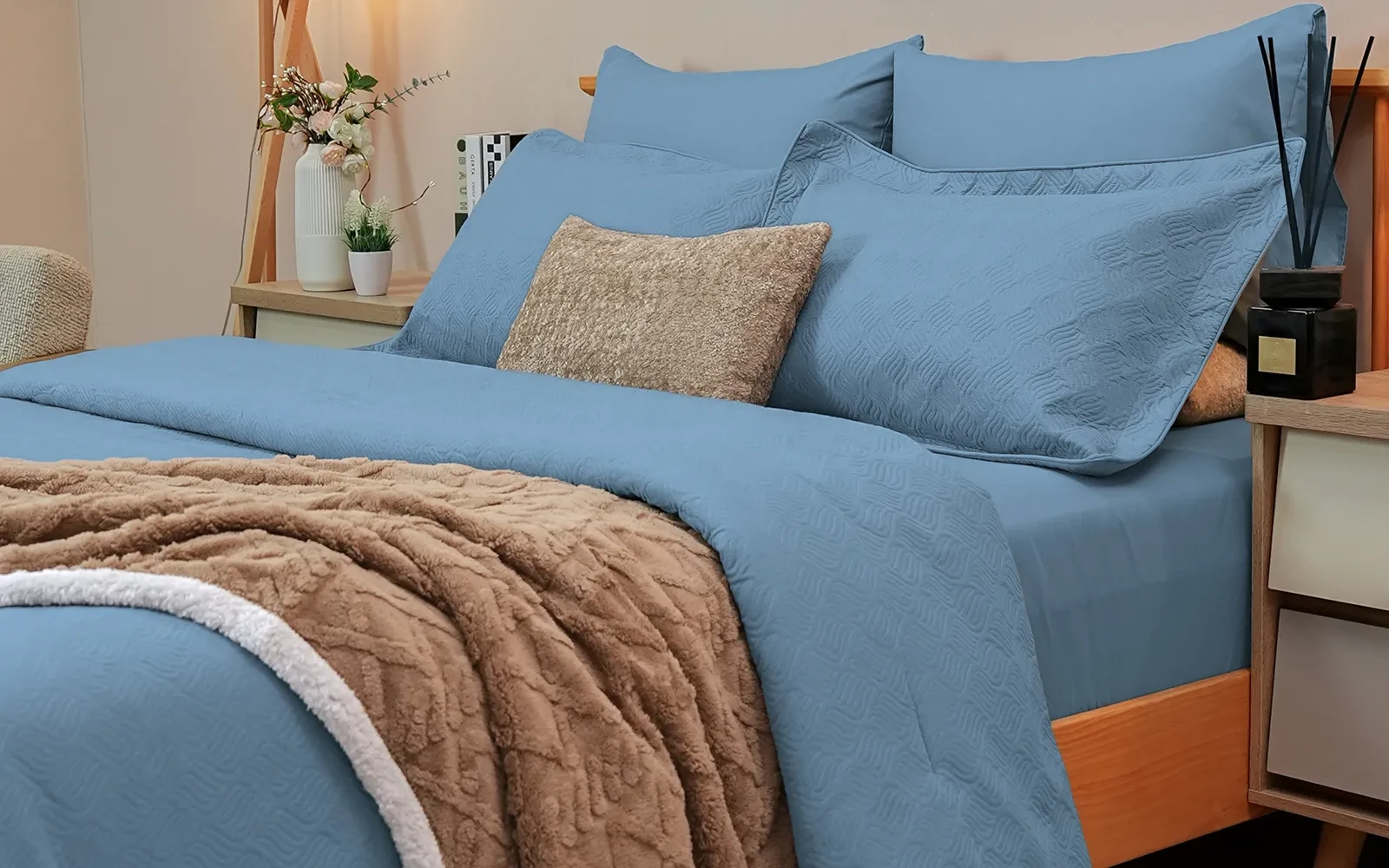 Bushra Comforter & Blanket Bedding Set With Cushion 8 PCS - King
