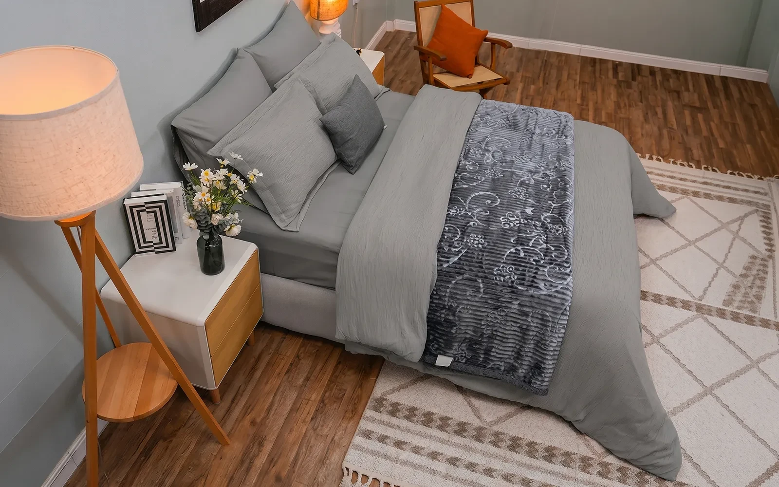 Kova Cotton Comforter Set & Embossed Jacquard Flannel Blanket Bedding Set With Cushion 8 PCS - King  