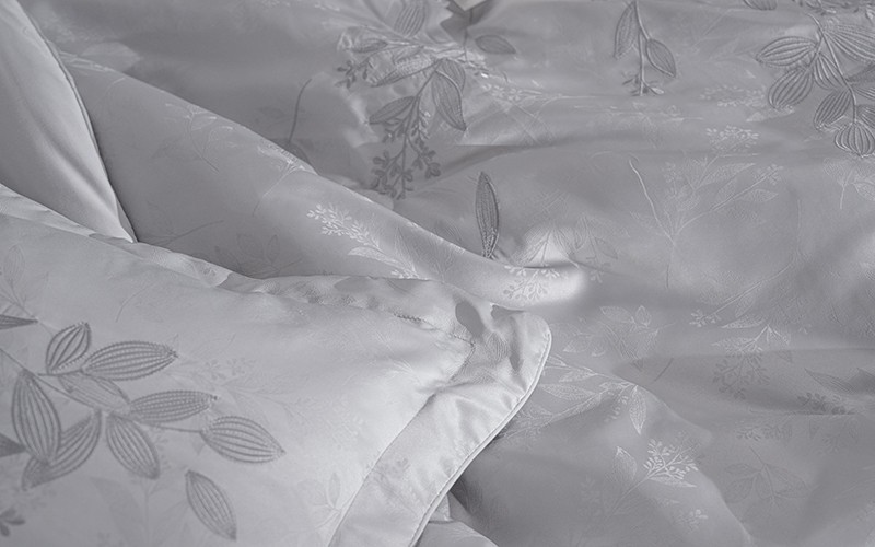 Al Saad Home Dream Package ( Luxury Nordic Mattress -  Embroidered Jacquard Wedding Box Set  - Mattress Protector - 4 Hotel Pillows - Air Freshener ) - ( 200 X 200 )
