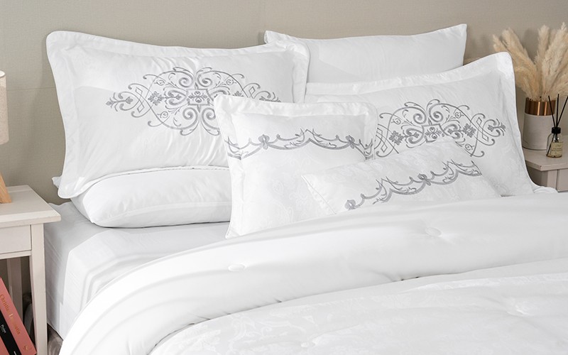 Al Saad Home Dream Package ( Luxury Nordic Mattress -  Embroidered Jacquard Wedding Box Set  - Mattress Protector - 4 Hotel Pillows - Air Freshener ) - ( 200 X 200 )