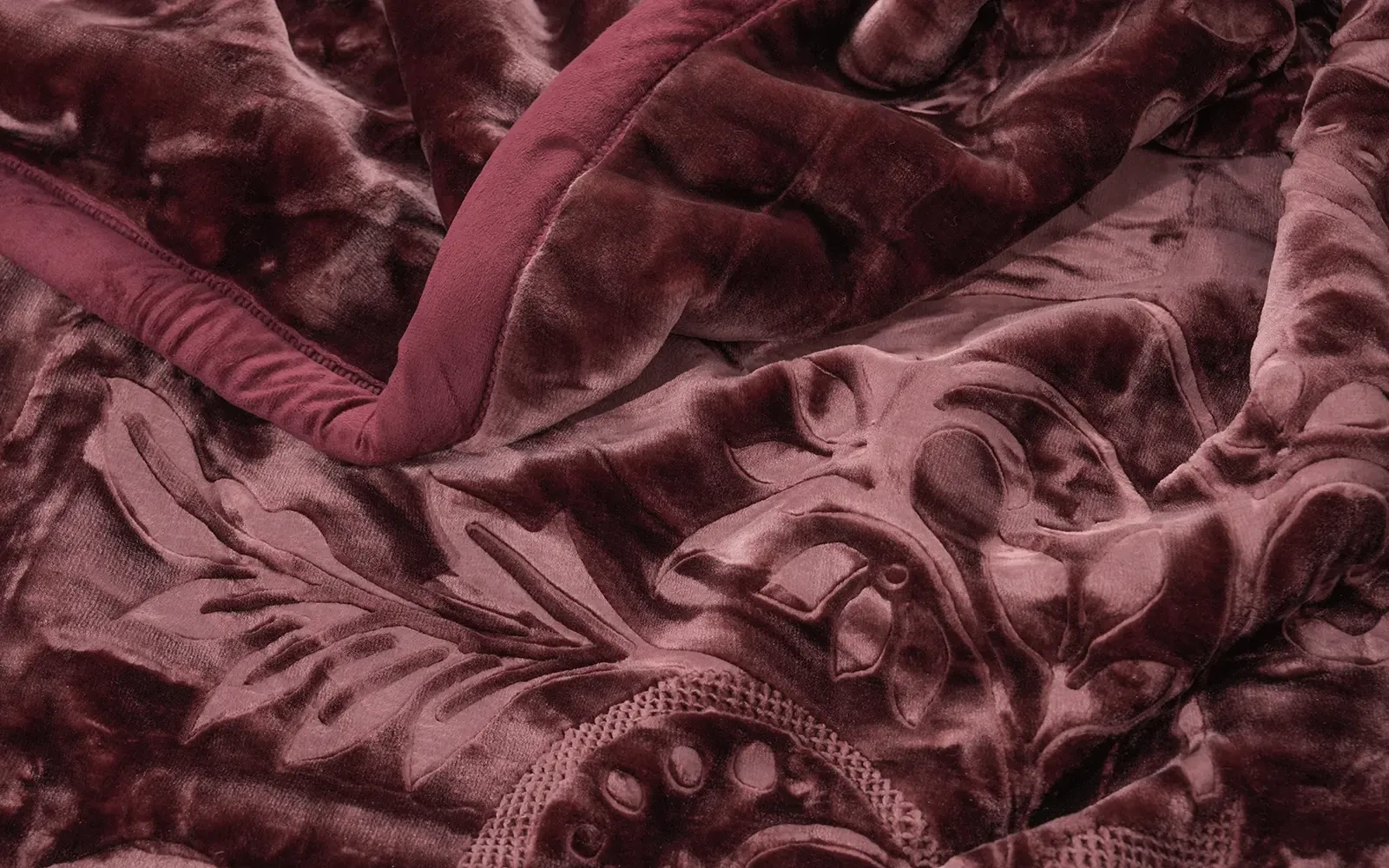 Al Saad Home Flannel Embossed Blanket 2 ply - King Burgandy