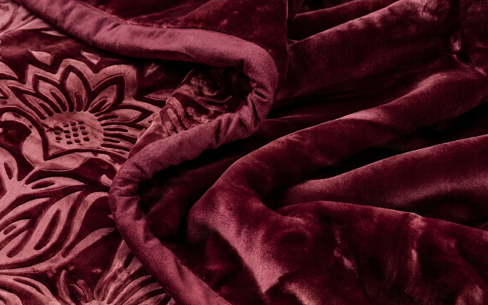 Al Saad Home Flannel Embossed Blanket 2 ply - King Burgandy
