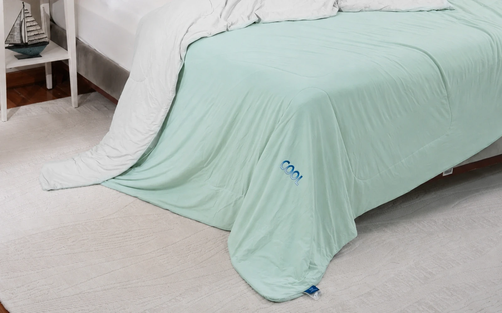 Al Saad Home Cooling Double Face Comforter Box 1 PC - Single L.Green & White