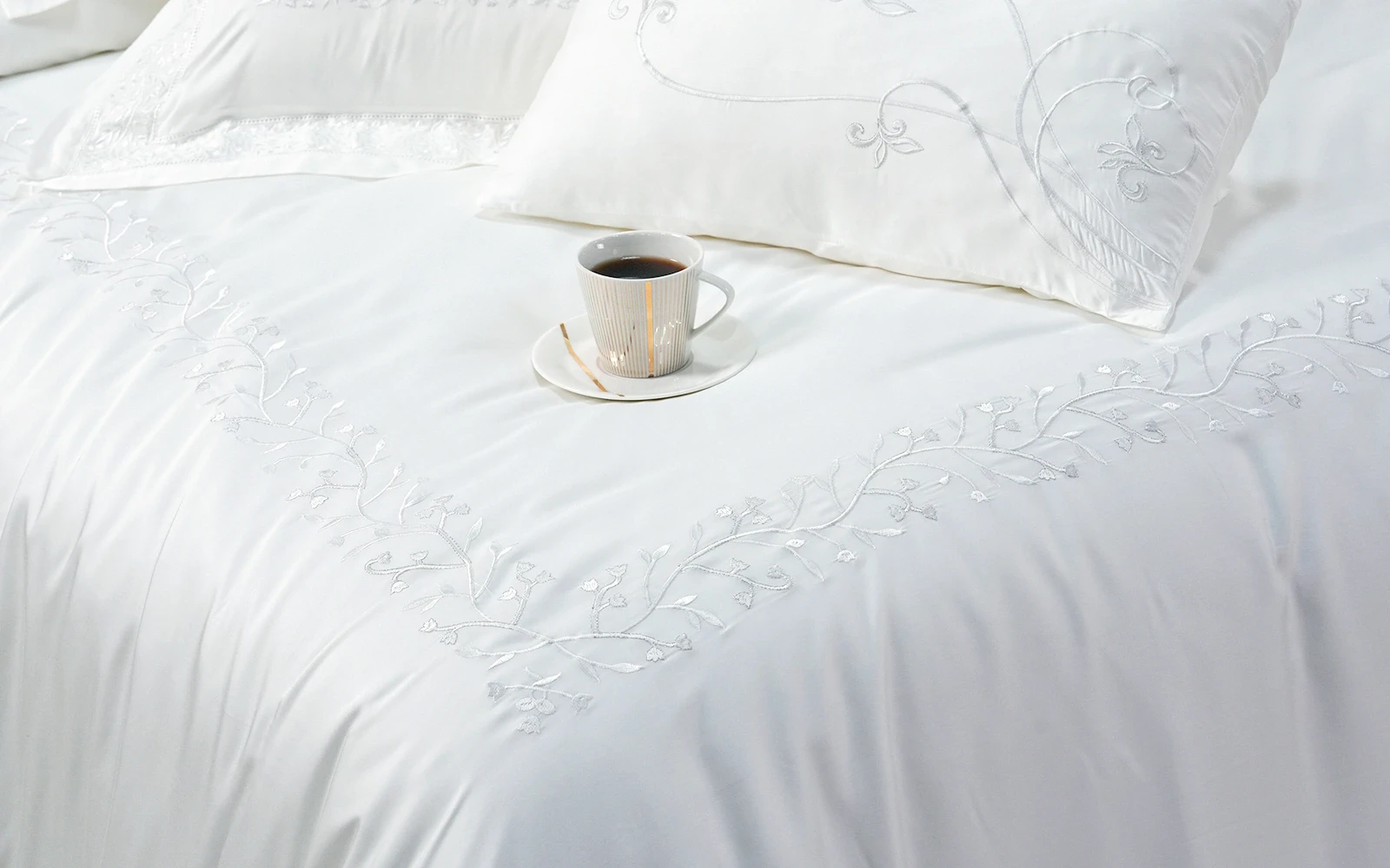 Veyron Bamboo Cotton Embroidered Lace Wedding Duvet Cover Set With Filling Box  9 PCS - King White