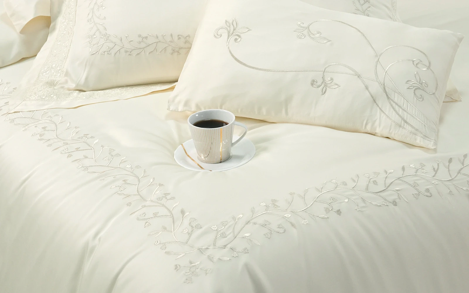Veyron Bamboo Cotton Embroidered Lace Wedding Duvet Cover Set With Filling Box 9 PCS - King Cream