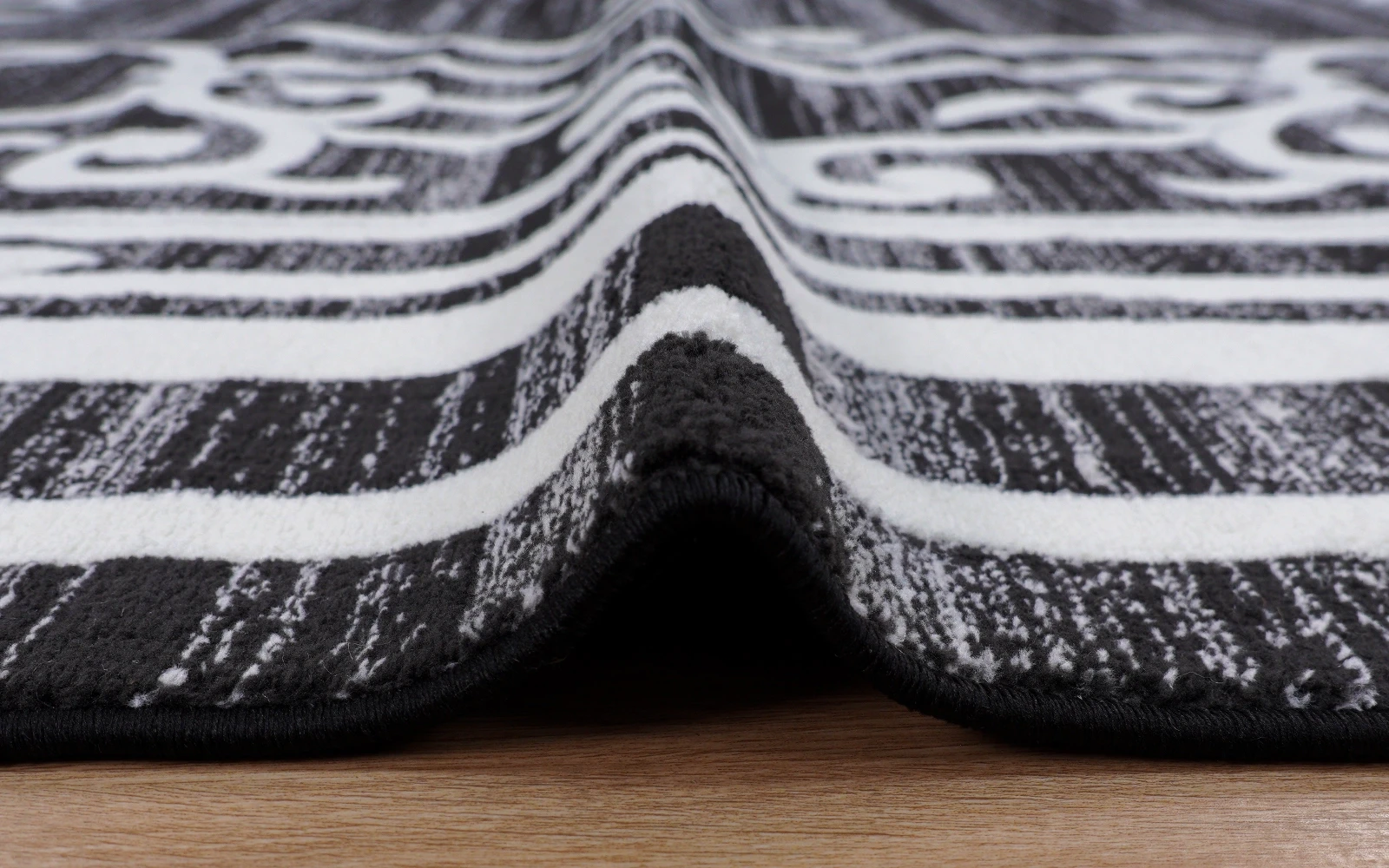 Soft Premium Carpet - ( 200 X 290 ) Black & Cream