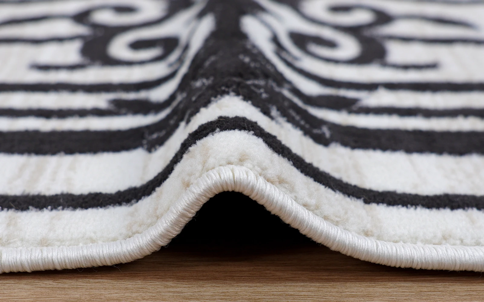 Soft Premium Carpet - ( 100 X 200 ) Cream & Black