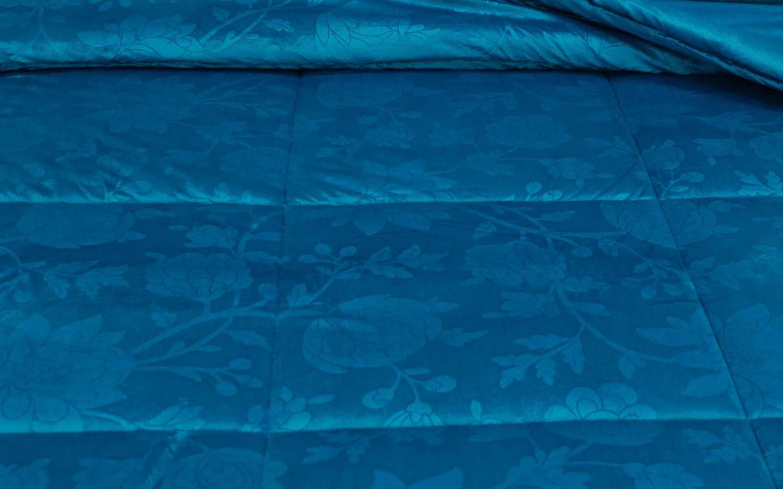 Valentini Velvet Jacquard Comforter Bedding Set 6 PCS - King Navy