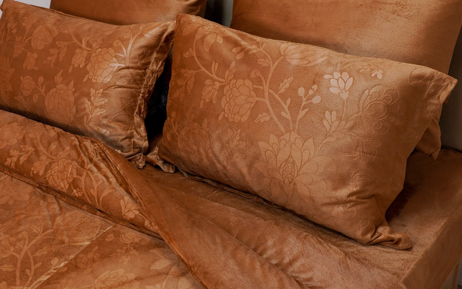 Valentini Velvet Jacquard Comforter Bedding Set 4 PCS - Single Brown
