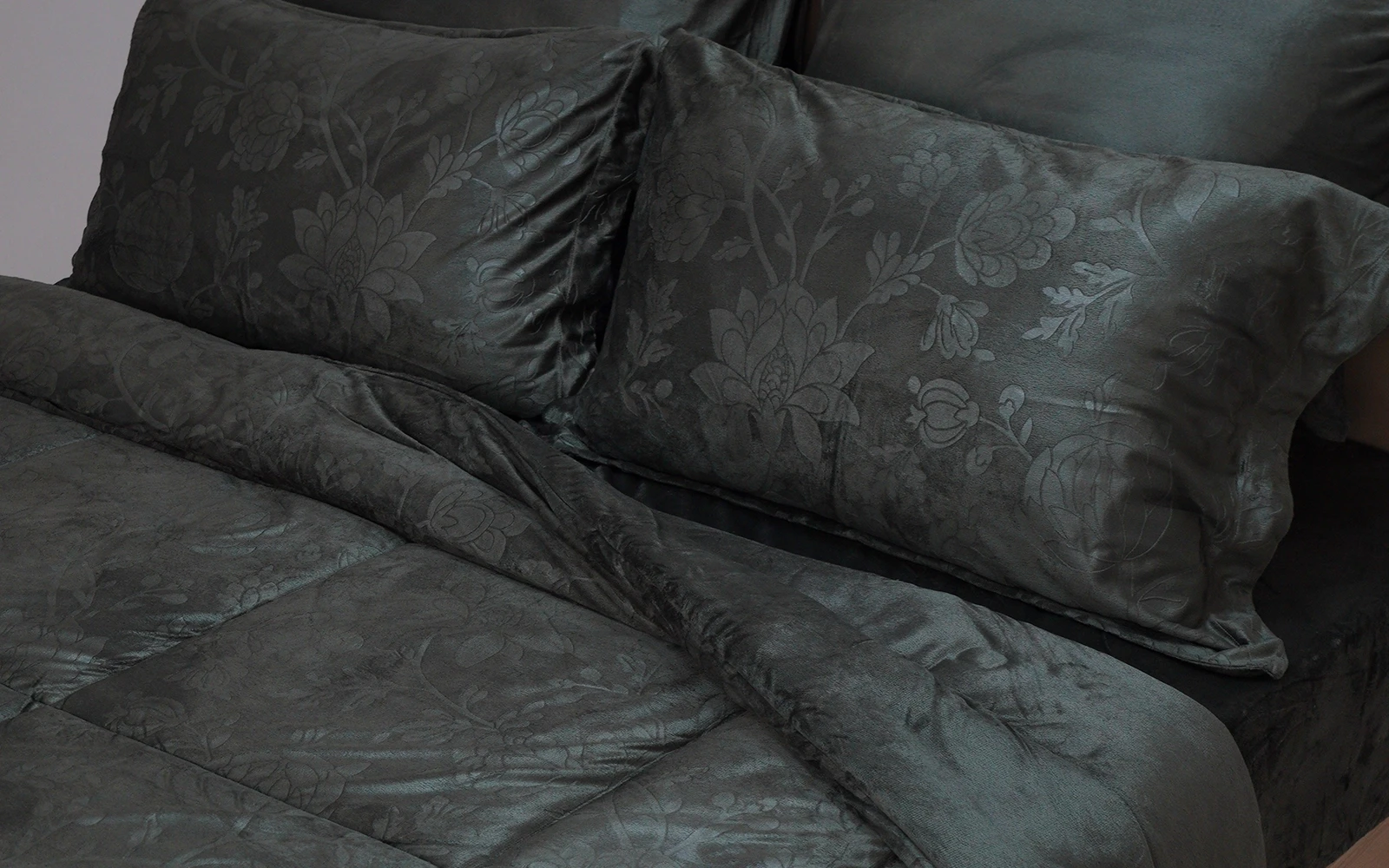 Valentini Velvet Jacquard Comforter Bedding Set 4 PCS - Single D.Grey