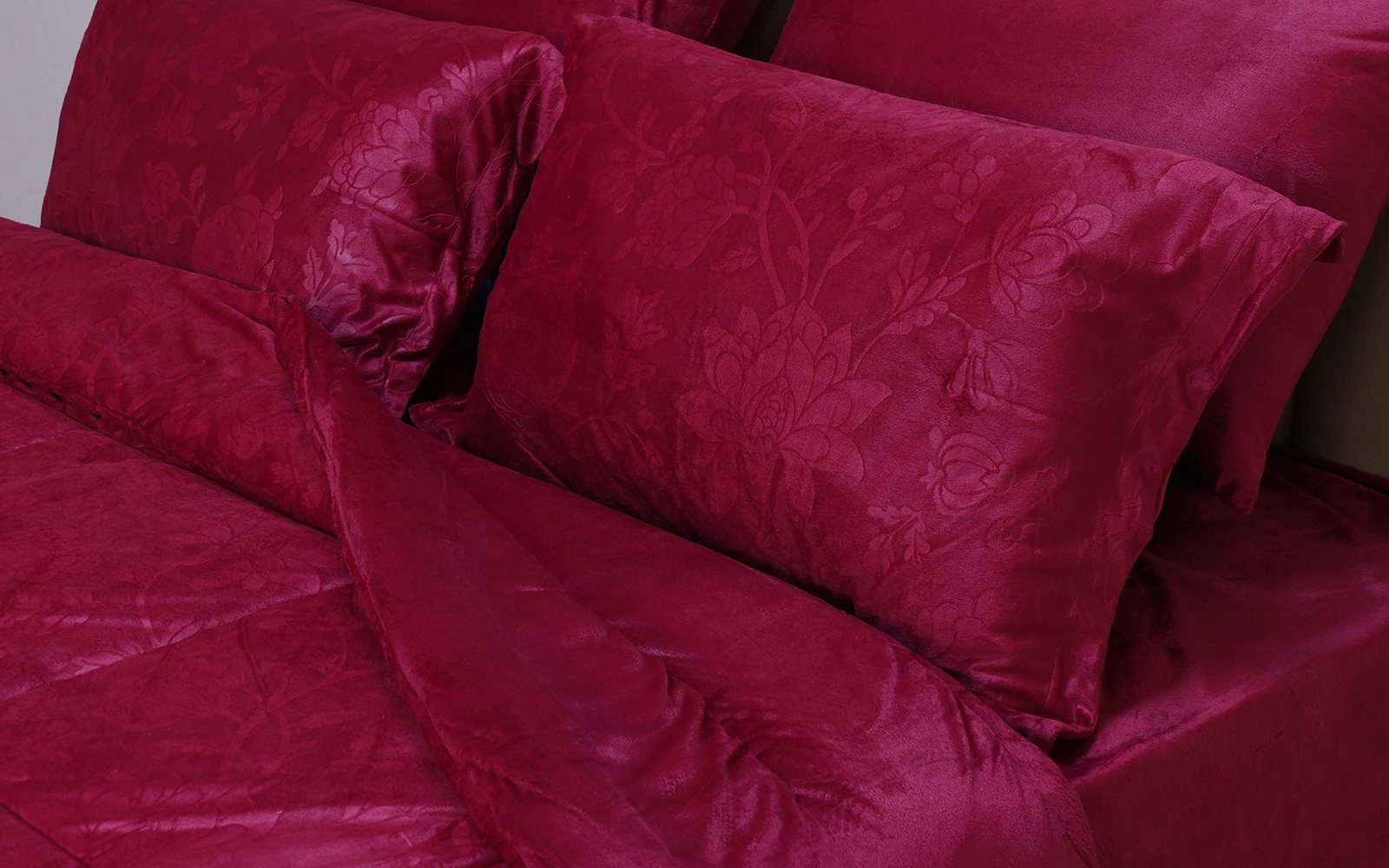 Valentini Velvet Jacquard Comforter Bedding Set 4 PCS - Single Burgandy