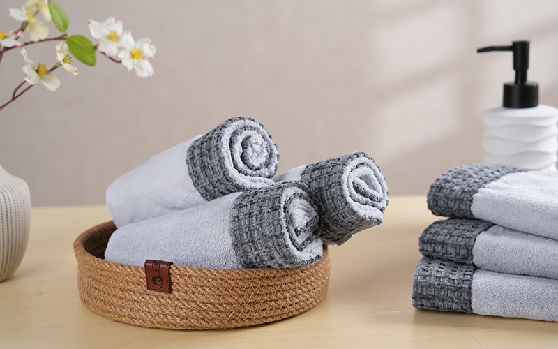 Al Saad Home Spa Package (2 Bathrobes + 12 Coral Fleece Waffle Towels + Baby Hooded Towel) 15 PCS