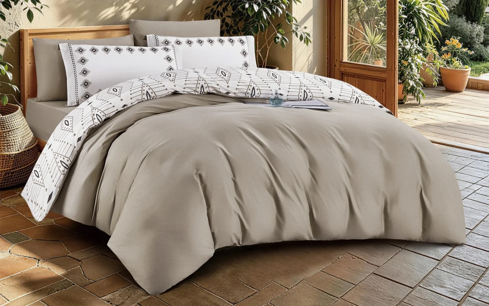Elara Cotton Printed Double Face Duvet Cover Set Without Filling 4 PCS - Single White