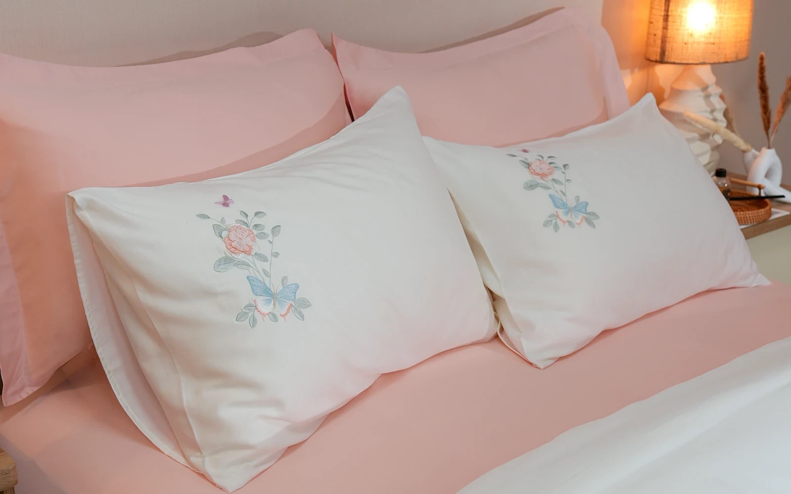 Cotton Box 3D Turkish Luxury Duvet Cover Bedding Set 6 PCS Without Filling - King White & Pink